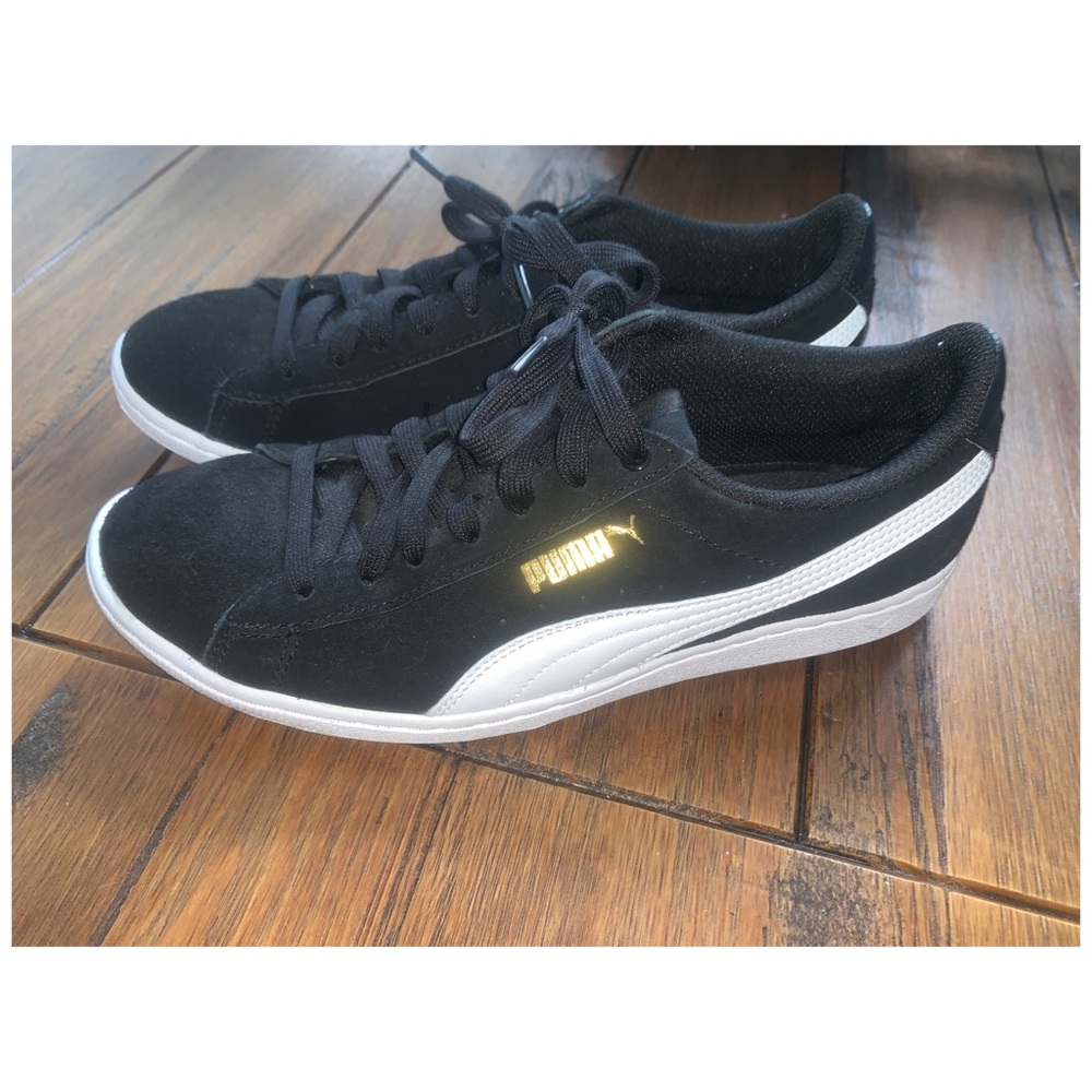 Puma vikky suede sneakers in black size 8.5